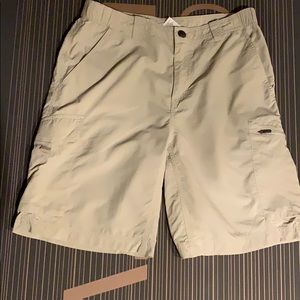 Columbia Men’s Cargo khaki shorts